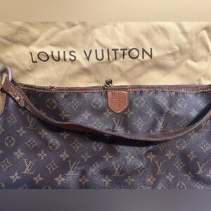 BRAND : LOUIS VUITTON
Color: Monogram
Material: Monogram Canvas